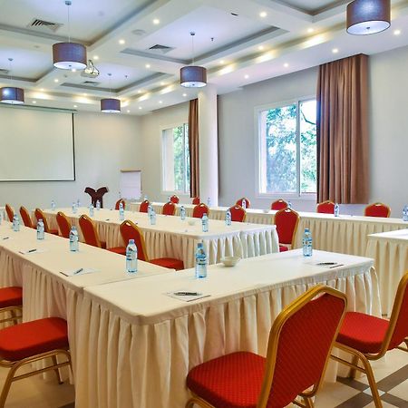 אנטבה Admas Grand Hotel מראה חיצוני תמונה