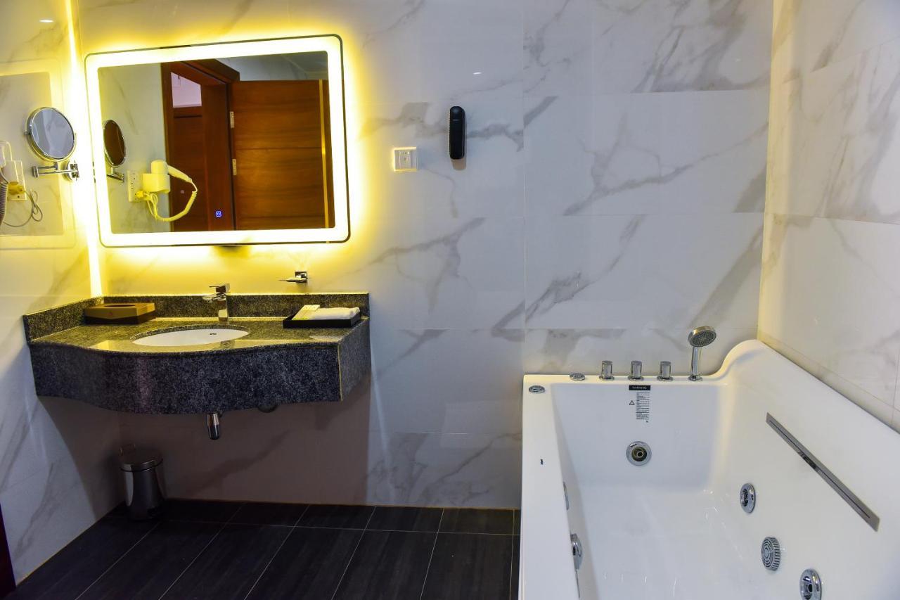 אנטבה Admas Grand Hotel מראה חיצוני תמונה